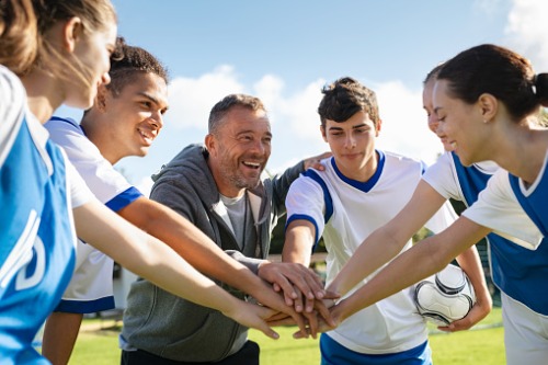Descobreix els beneficis de l'esport en equip en adolescents – Adeslas Salud y Bienestar
